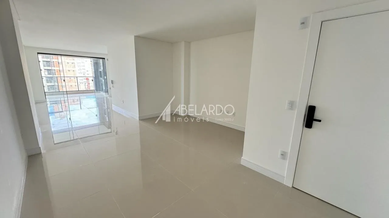APARTAMENTO COM TRÊS SUÍTES, DUAS VAGAS DE GARAGEM E CONDOMINIO COMPLETO - MEIA PRAIA/ ITAPEMA — foto 2