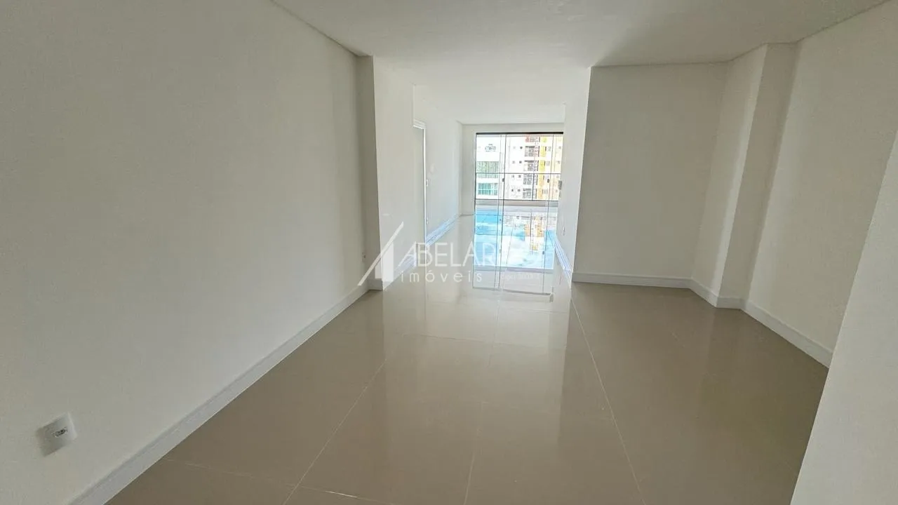 APARTAMENTO COM TRÊS SUÍTES, DUAS VAGAS DE GARAGEM E CONDOMINIO COMPLETO - MEIA PRAIA/ ITAPEMA — foto 3