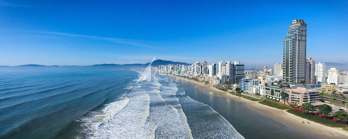 APARTAMENTO FRENTE MAR, COM QUATRO SUÍTES E TRÊS VAGAS DE GARAGEM - EM MEIA PRAIA/ITAPEMA — foto 3