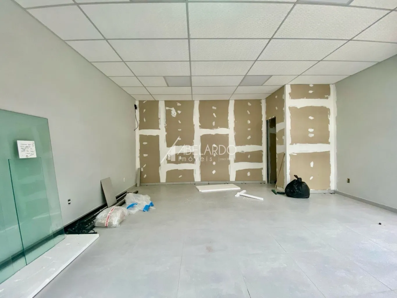 Sala comercial localizado no bairro Velha em uma das vias mais movimentadas de Blumenau. — foto 2