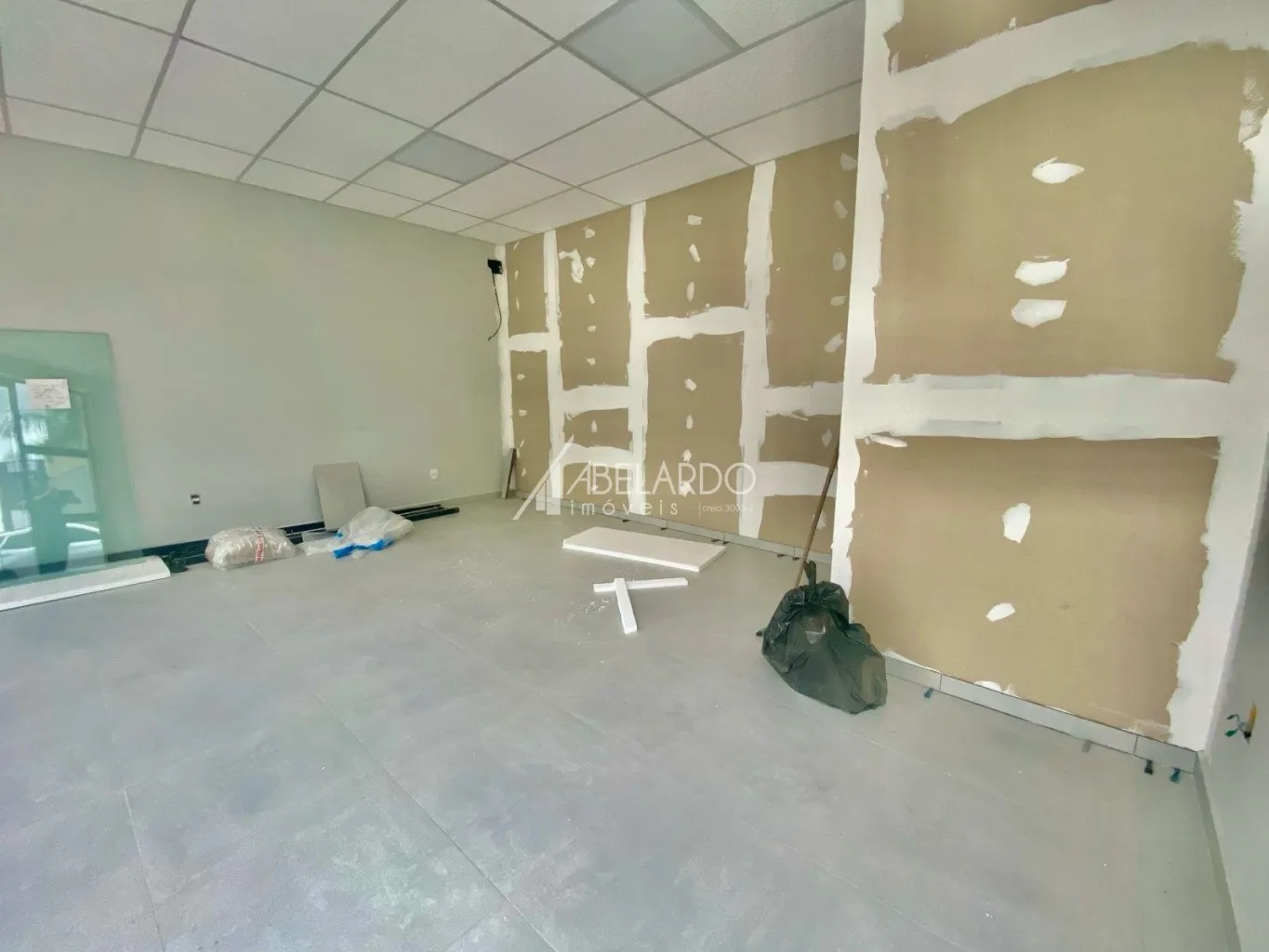 Sala comercial localizado no bairro Velha em uma das vias mais movimentadas de Blumenau. — foto 3