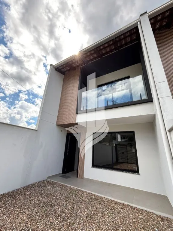 Sobrado 3 dormitórios,sendo 1 suíte, 2 vagas de garagem, Piscina - foto 1