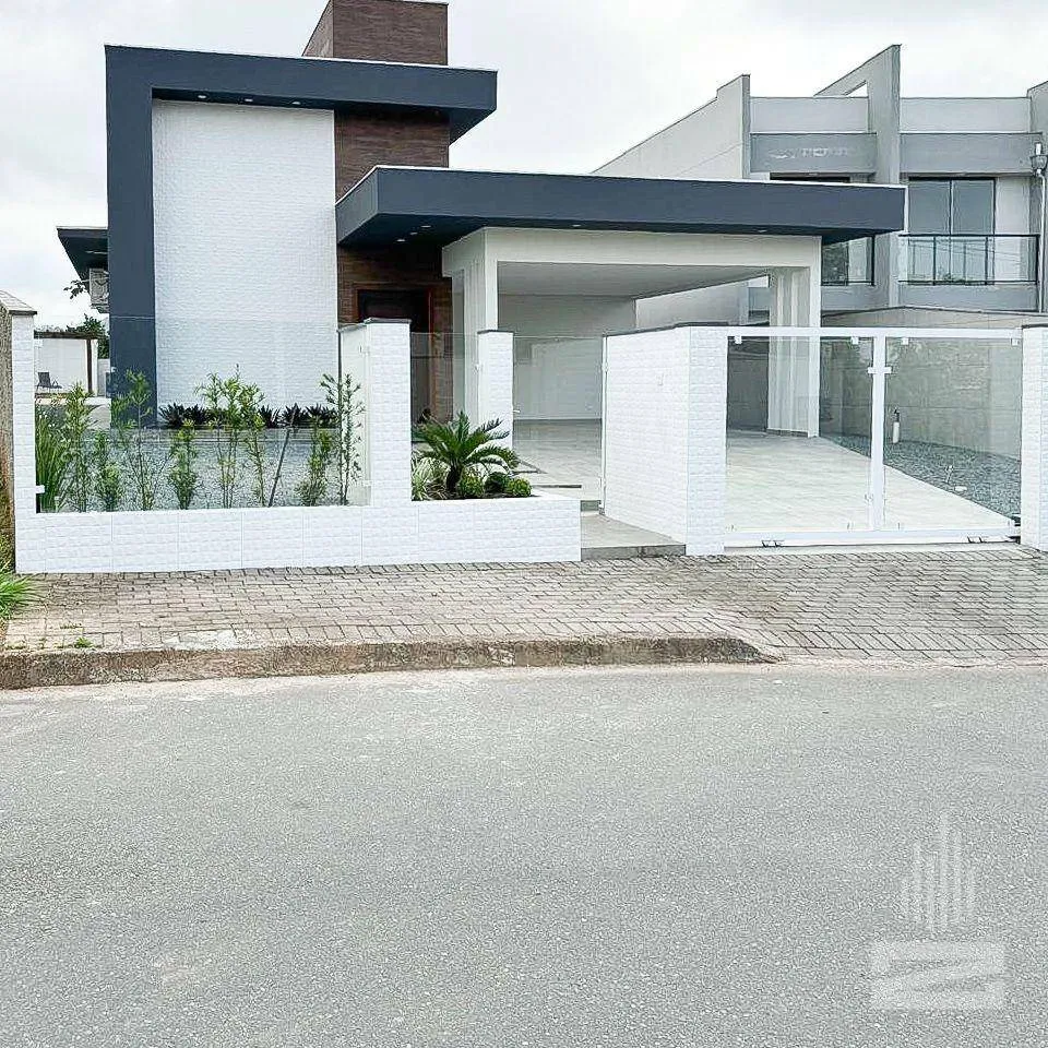 Linda Casa à Venda com 3 Dormitórios e com Piscina no bairro Fortaleza em Blumenau/SC — foto 2
