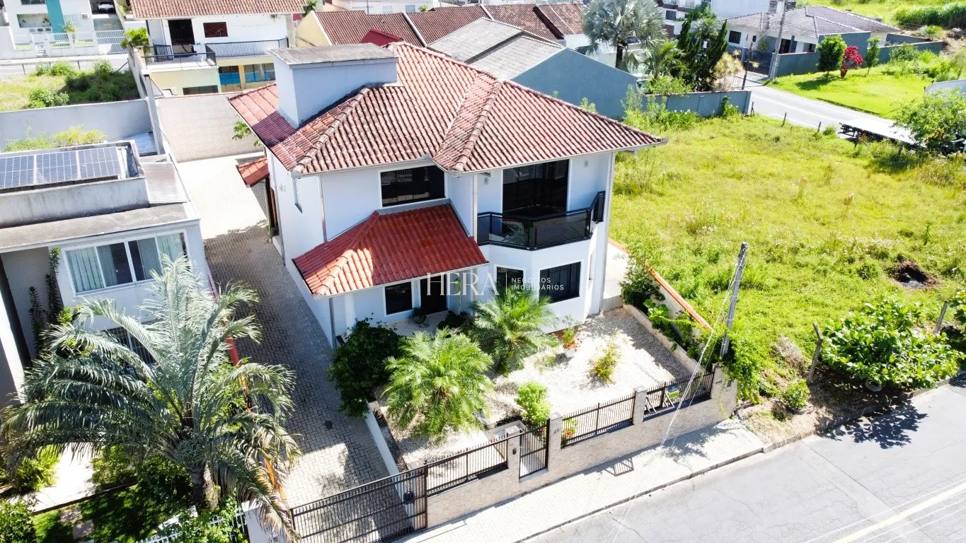 Casa ampla, 03 quartos sendo 1 suíte, e área de festas com churrasqueira a venda em loteamento residencial - foto 1