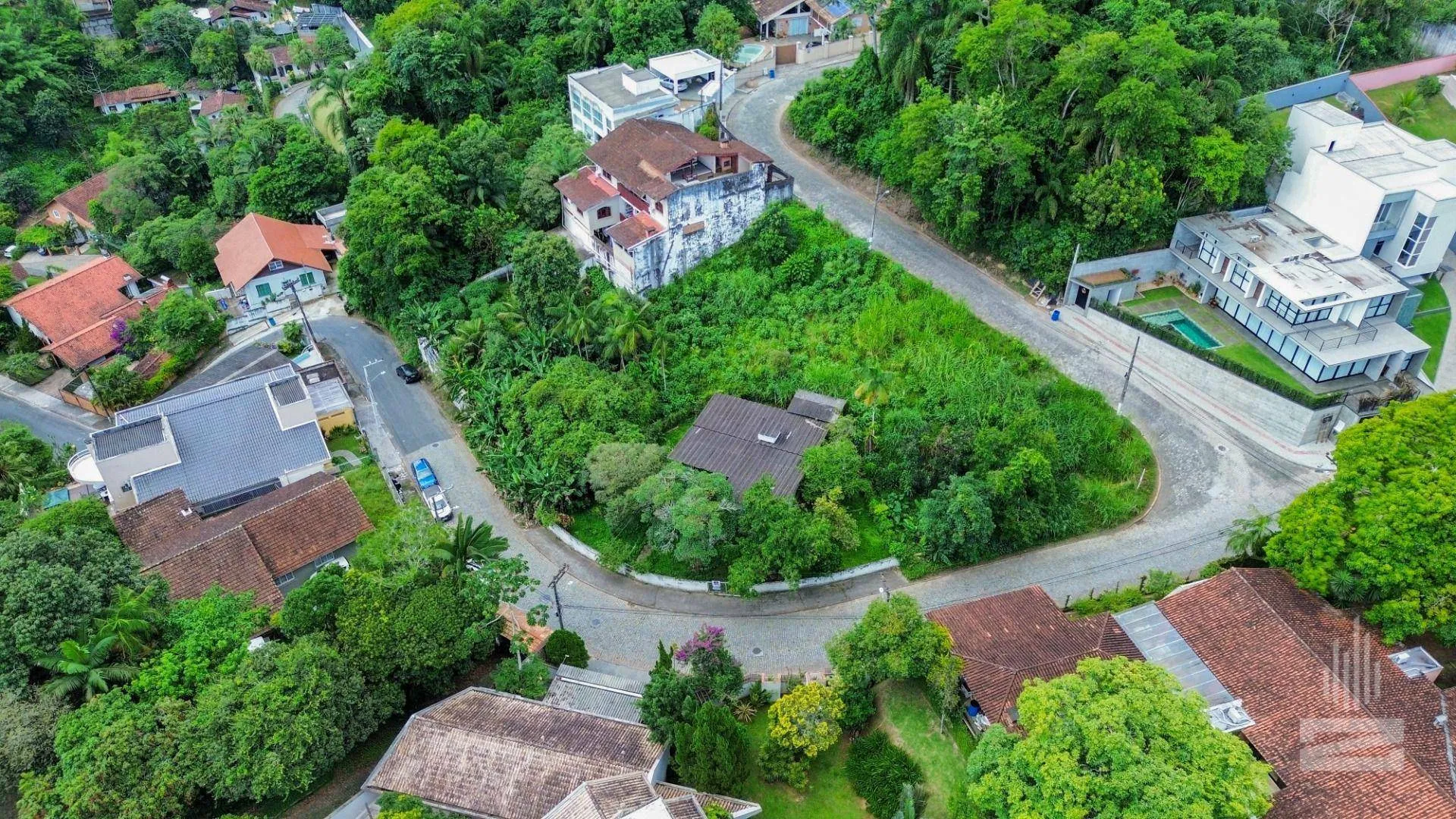 Incrível Terreno à Venda com 476m no bairro Petrópolis em Blumenau - foto 1