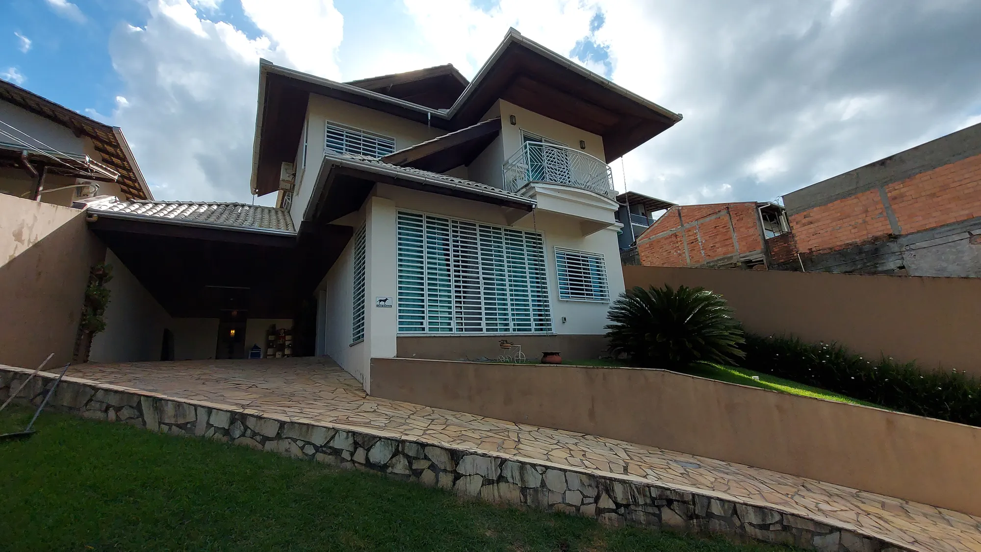 Casa 3 dormitórios - Área Nobre - Próximo Centro em Blumenau. — foto 2