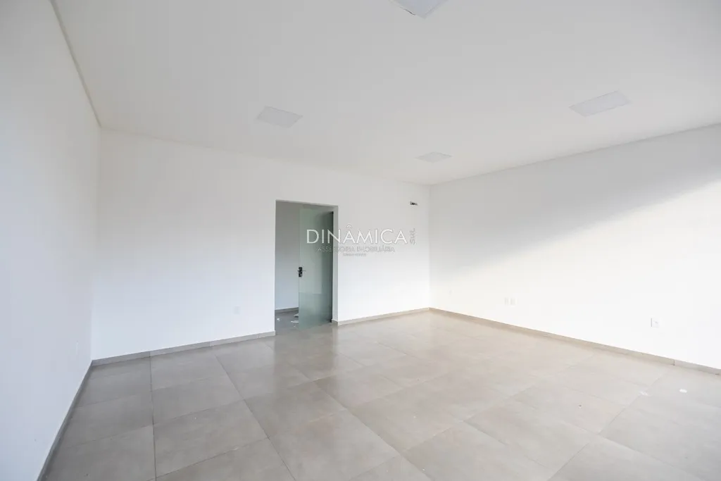 Loja térrea, frente corredor de serviço, amplo pátio para estacionamento na frete das lojas, prédio novo, bairro Itoupava Central, muito bem localizado Dinâmica sul a Imobiliária presente nas suas conquistas — foto 2