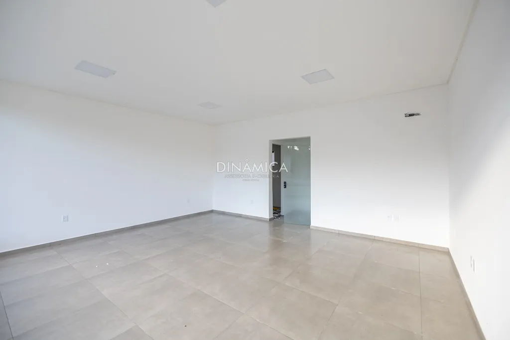 Loja térrea, frente corredor de serviço, amplo pátio para estacionamento na frete das lojas, prédio novo, bairro Itoupava Central, muito bem localizado Dinâmica sul a Imobiliária presente nas suas conquistas — foto 3