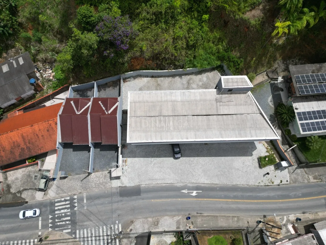 Loja térrea, frente corredor de serviço, amplo pátio para estacionamento na frete das lojas, prédio novo, bairro Itoupava Central, muito bem localizado Dinâmica sul a Imobiliária presente nas suas conquistas — foto 7