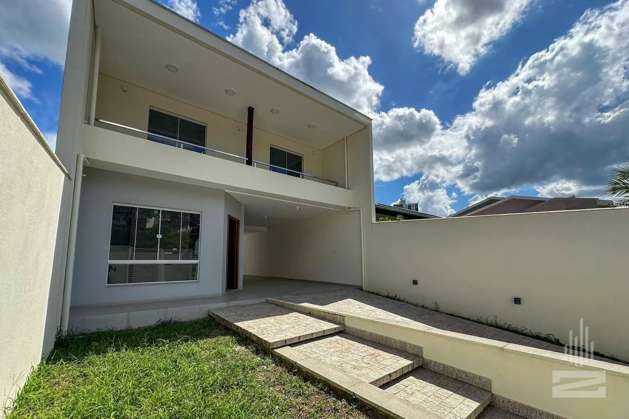 Ampla Casa à Venda com 3 Dormitórios e 139m no bairro Velha em Bluemanu — foto 2