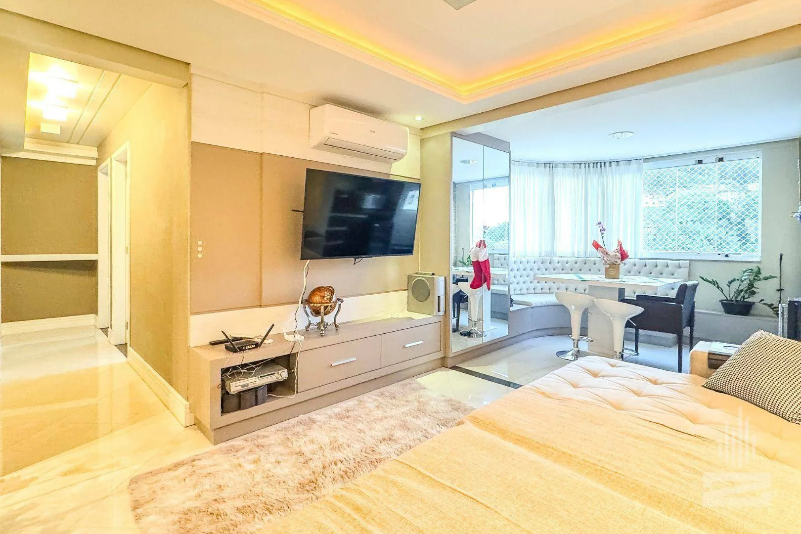 Lindo Apartamento à Venda com 3 Dormitórios e Mobiliado no bairro Vila Nova em Blumenau - foto 1