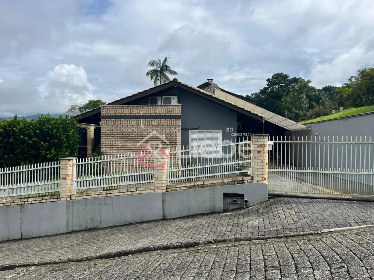 Requinte e Bom Gosto em cada detalhe nesta CASA TODA MOBILADA no Centro da Cidade de Pomerode com 188,10m de área construída num terreno de 361,80m. — foto 4