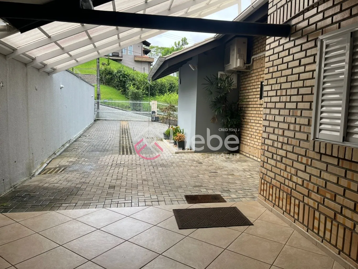 Requinte e Bom Gosto em cada detalhe nesta CASA TODA MOBILADA no Centro da Cidade de Pomerode com 188,10m de área construída num terreno de 361,80m. — foto 6