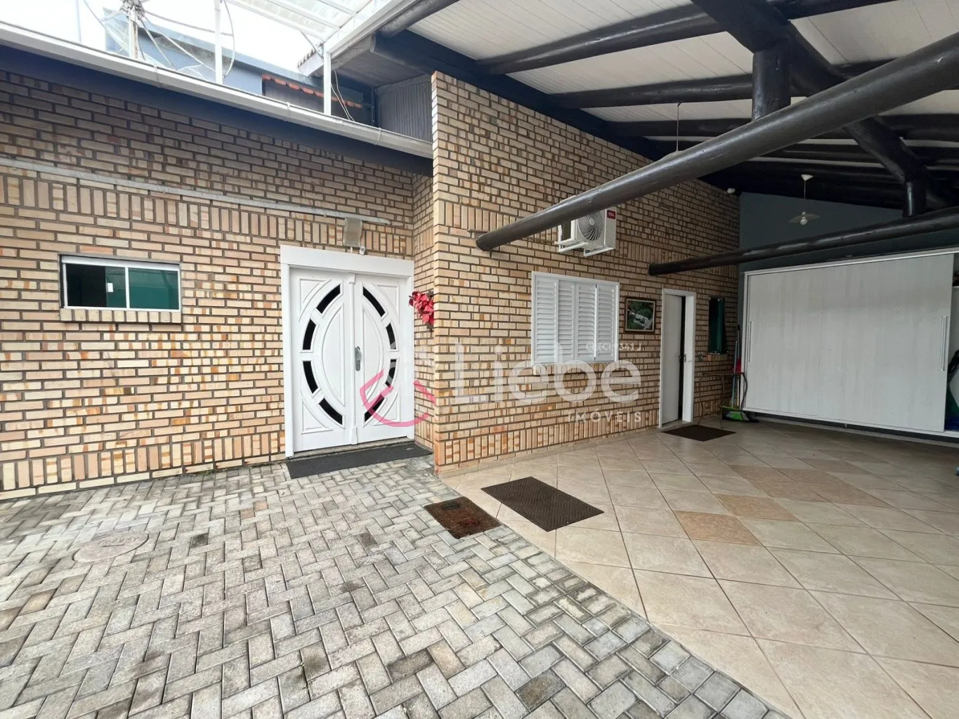 Requinte e Bom Gosto em cada detalhe nesta CASA TODA MOBILADA no Centro da Cidade de Pomerode com 188,10m de área construída num terreno de 361,80m. — foto 7