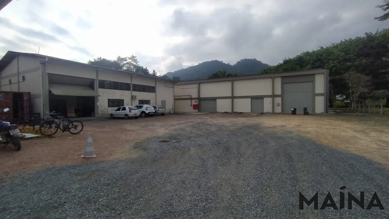 Ótimo Galpão Industrial localizado no bairro Itoupava Central — foto 2