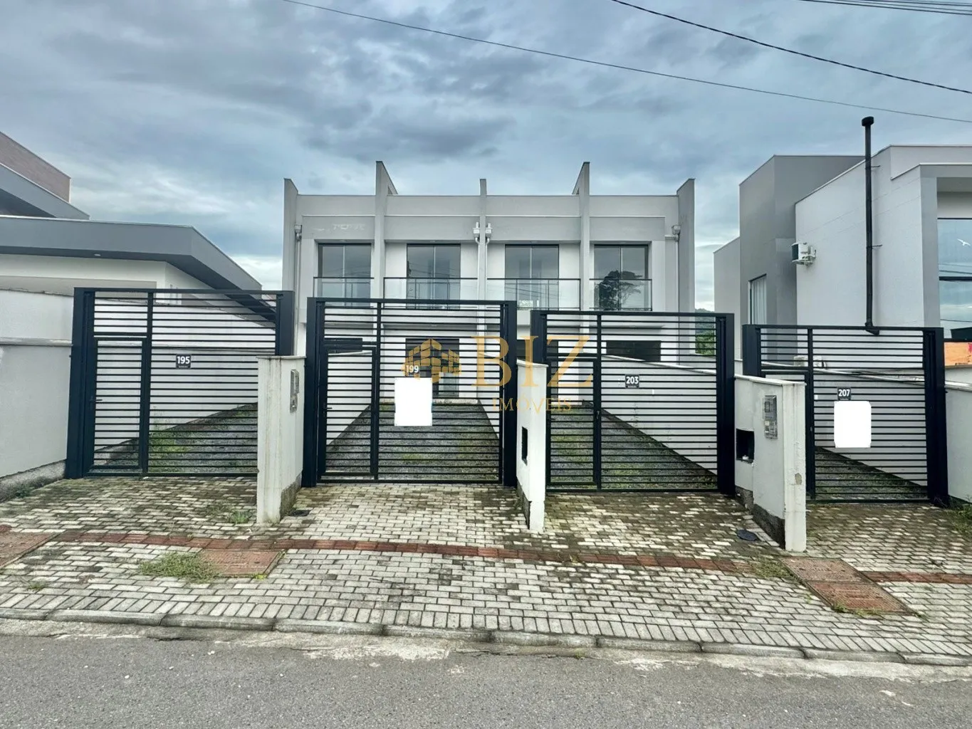 Sobrados novos com 2 suítes e amplo espaço nos fundos! — foto 2