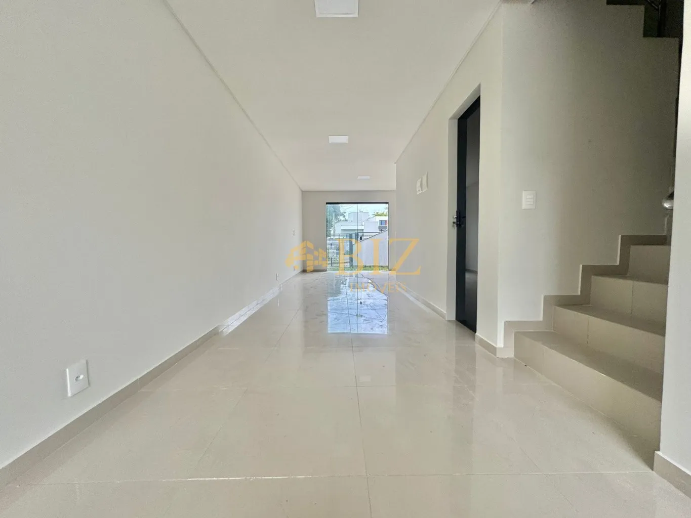 Sobrados novos com 2 suítes e amplo espaço nos fundos! — foto 6