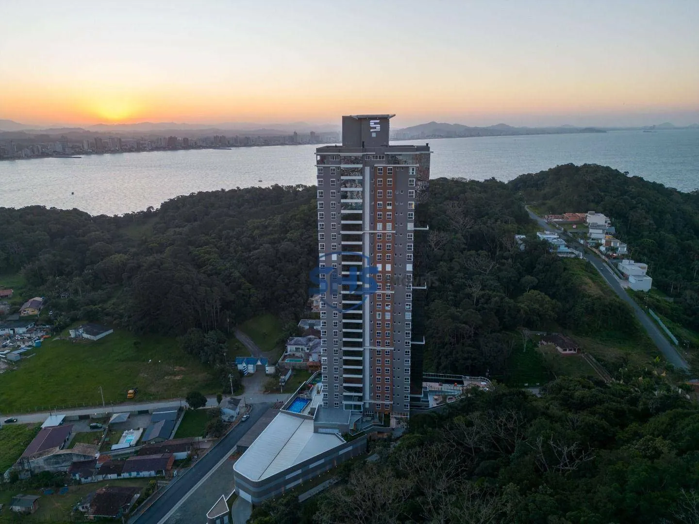 Apartamento à venda, 122 m por R$ 2.300.000,00 - Centro - Penha/SC - foto 1