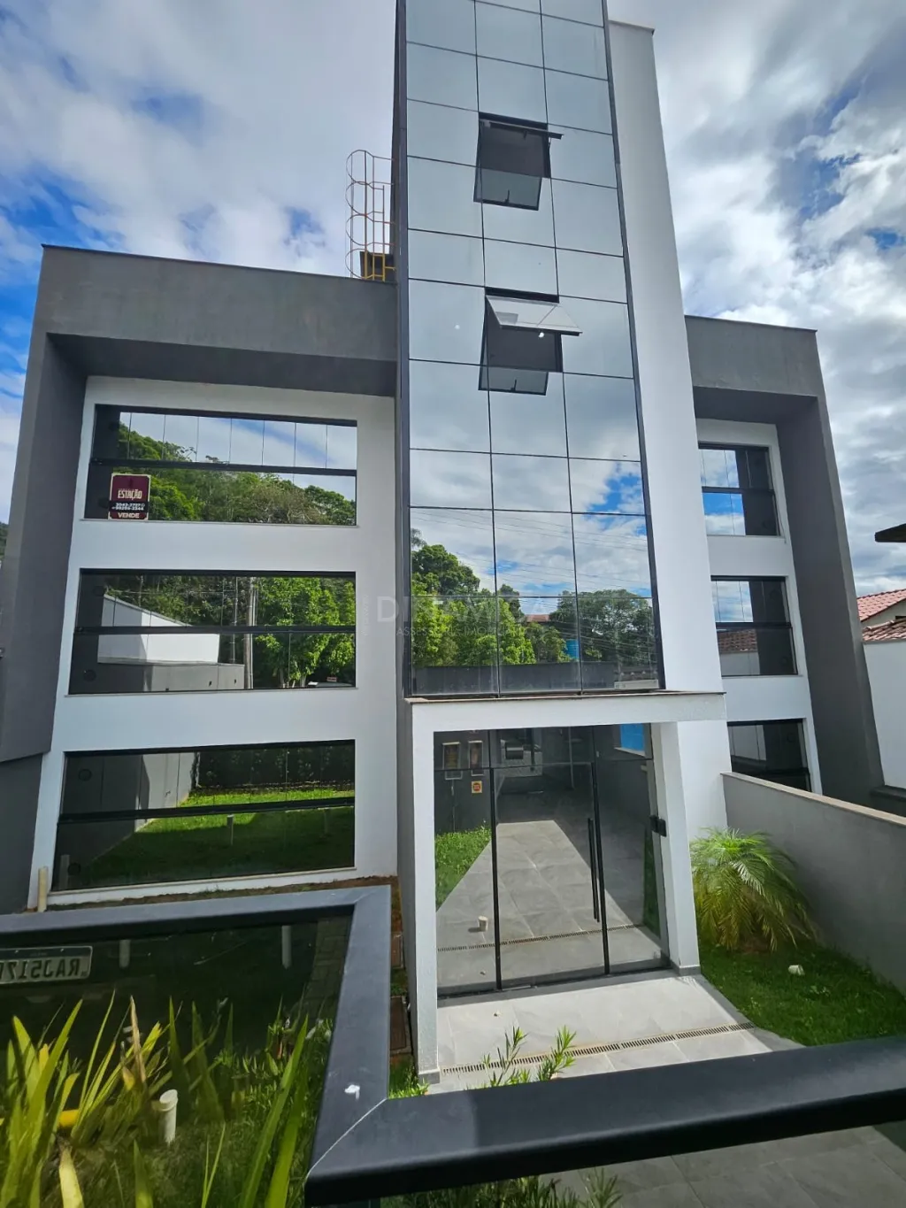 Apartamento NOVO de alto padrão no bairro Tribess em Blumenau, com 2 quartos sendo 1 suíte. - foto 1