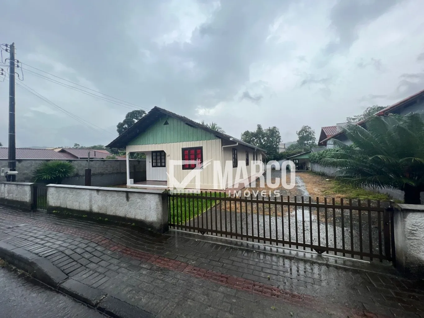 Casa em rua tranquila e com ótima localização - foto 1