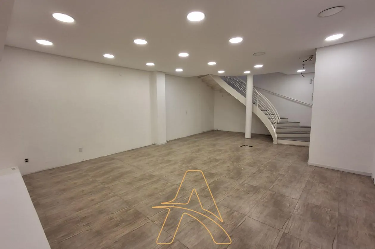 Sala Comercial Térrea com Mezanino na Rua XV De Novembro — foto 2