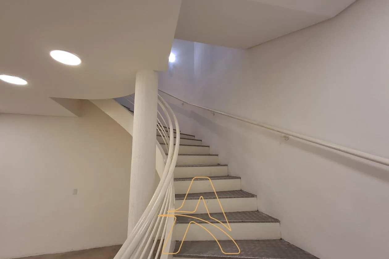 Sala Comercial Térrea com Mezanino na Rua XV De Novembro — foto 6
