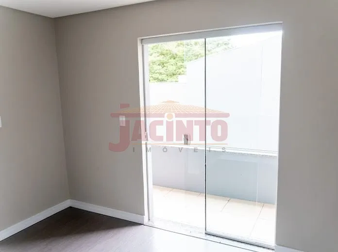 Casa geminada com 3 quartos, sendo 1 suíte, 2 vagas de garagem, no bairro Itoupava Central. — foto 5