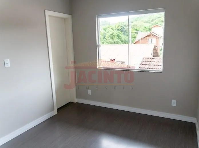 Casa geminada com 3 quartos, sendo 1 suíte, 2 vagas de garagem, no bairro Itoupava Central. — foto 7