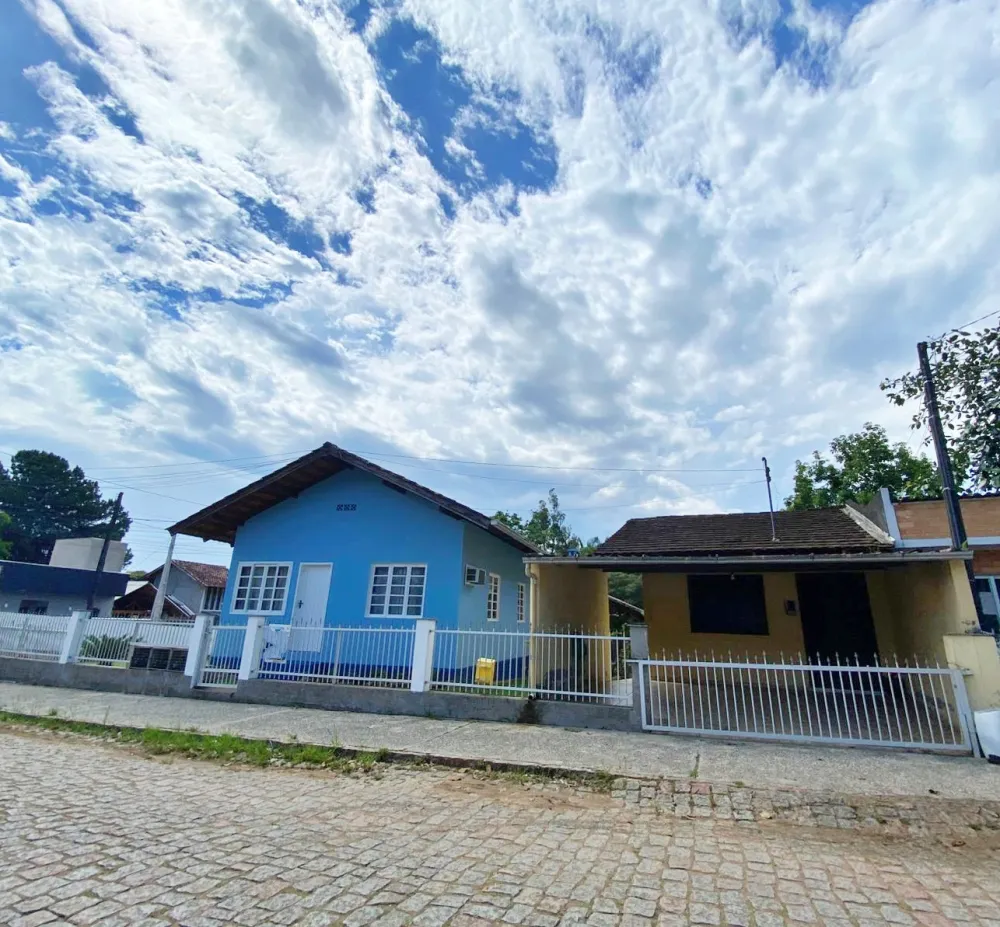 Imóvel com 2 Casas + 1 Prédio com 2 Apartamentos — foto 2