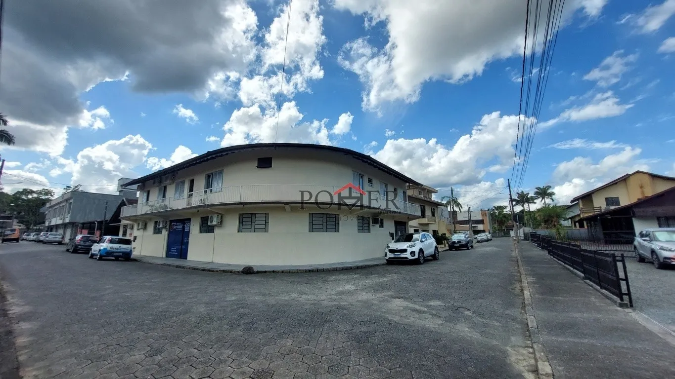 Ótimo imóvel comercial no Centro da cidade com 543,94m, sendo uma sala comercial no térreo e 2 amplos apartamentos no segundo pavimento.. - foto 1