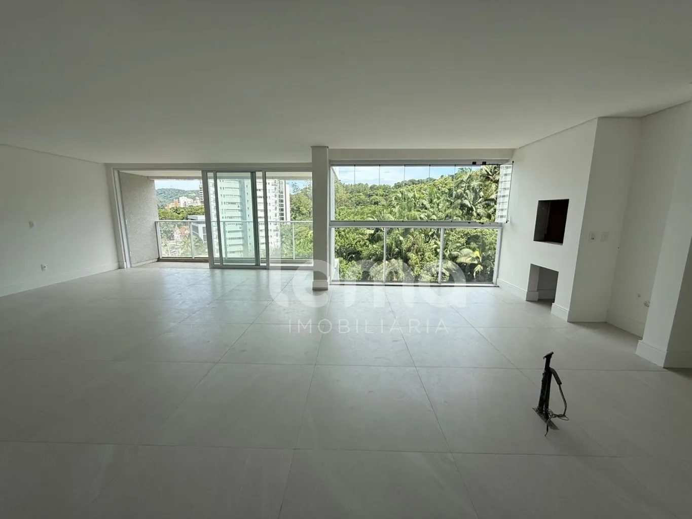 Apartamento novo de alto padrão com 3 suítes, no bairro Bom Retiro, em Blumenau. — foto 2