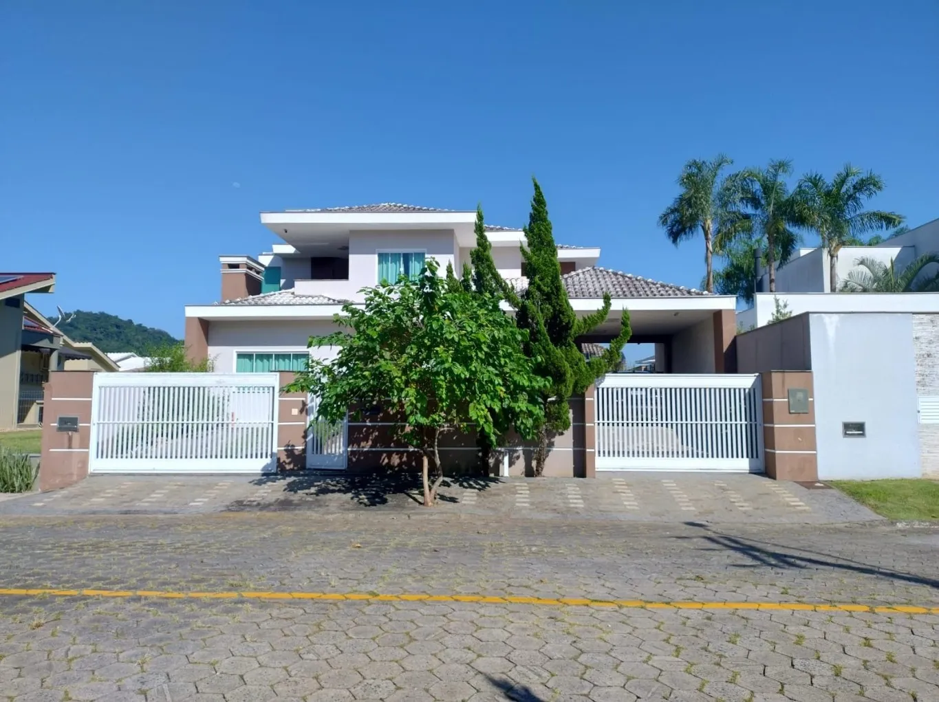 Venda Casa 320m - 6 vagas - foto 1