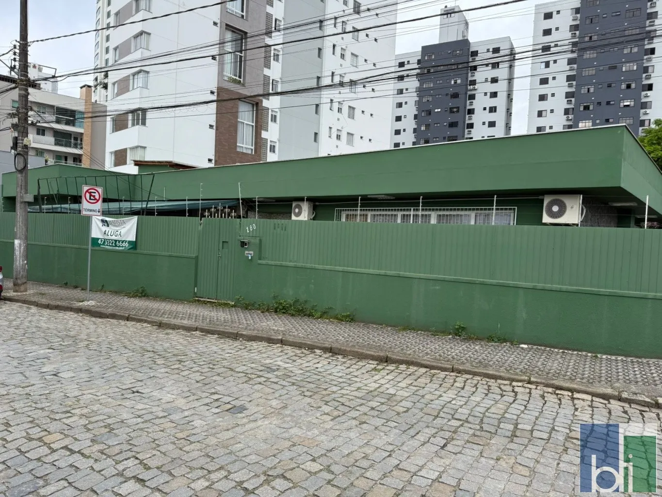 Casa Comercial de Alto Padrão na Rua Jaraguá, Bairro Velha - Blumenau (SC) — foto 2