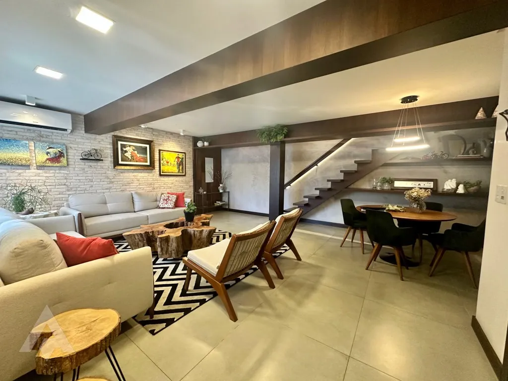 Linda casa à venda, com 3 pavimentos e 2 amplas suítes no bairro Garcia! — foto 2
