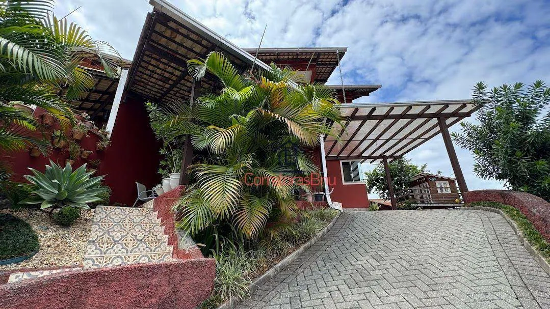 Casa à venda com 4 quartos e 2 suítes, 2 vagas, 148m² no Warnow, Indaial - foto 1