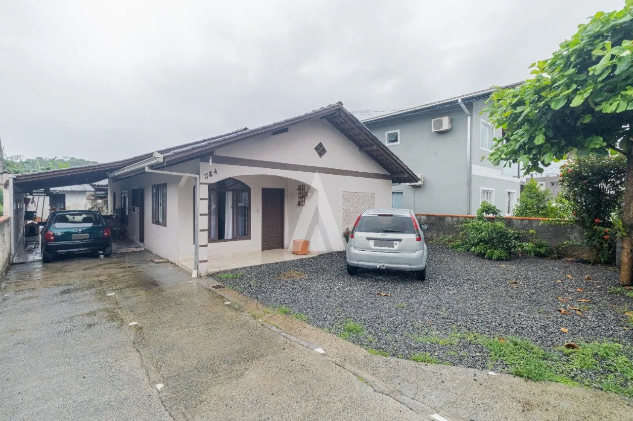 Casa com 1 suíte(s) mais 2 quarto(s) à venda no bairro Costa E Silva em Joinville, por R$ 600.000.00. - foto 1