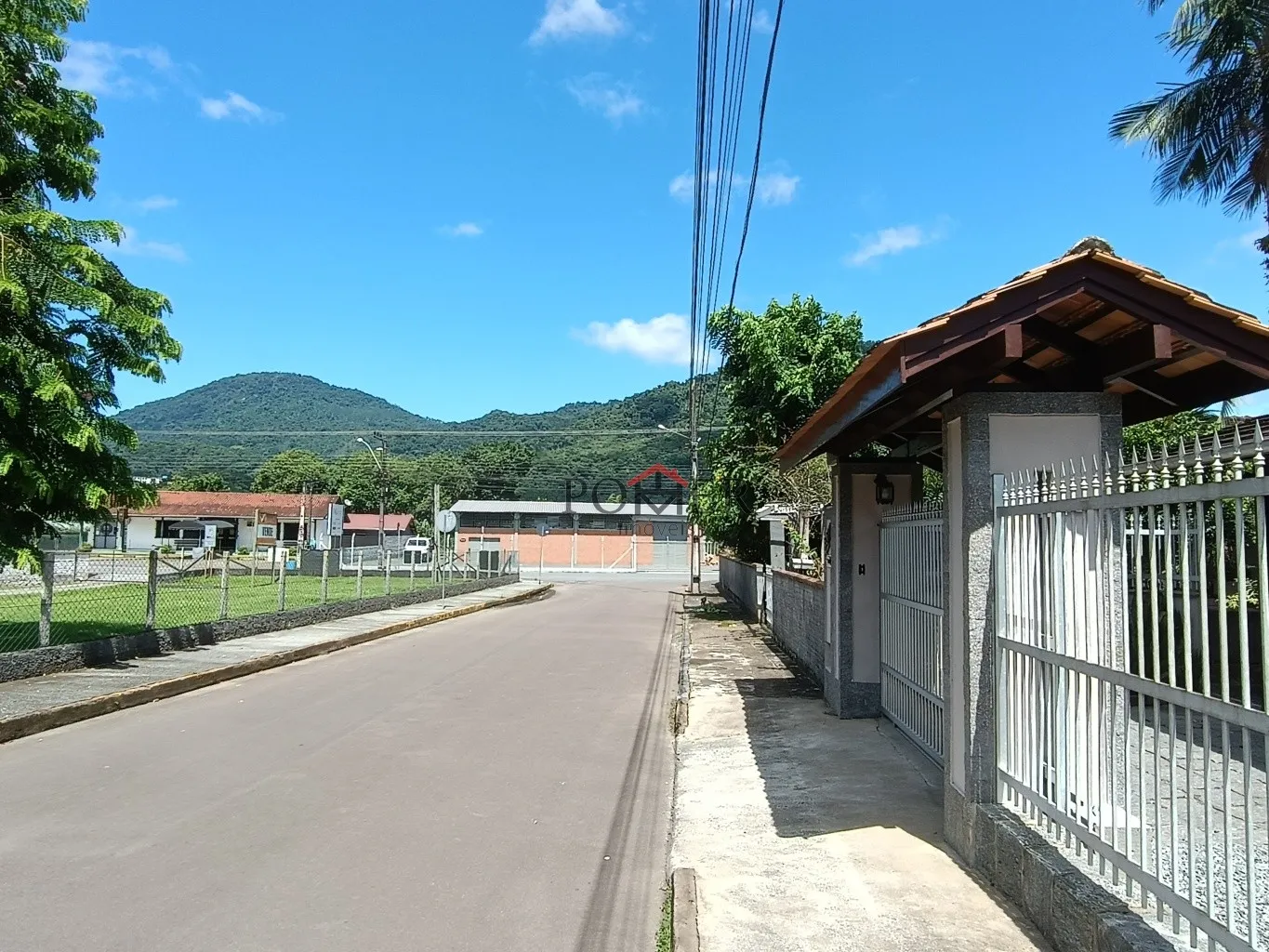 OPORTUNIDADE INCRÍVEL Apenas 350m da Osterfest, bem central, com 212,11m de área construída, edificado num terreno com 414,00m, fazendo Frente em 23,00 metros. — foto 3
