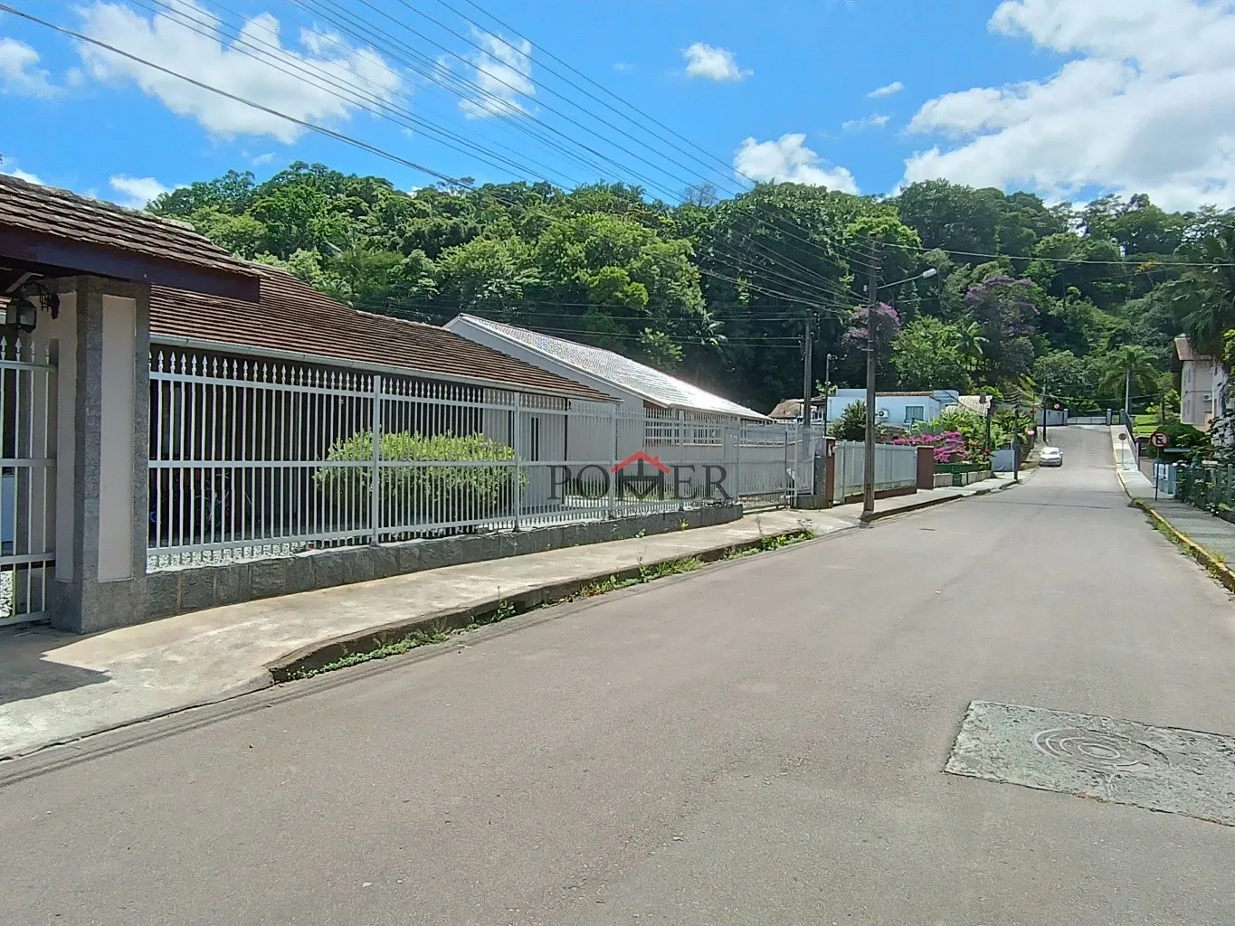 OPORTUNIDADE INCRÍVEL Apenas 350m da Osterfest, bem central, com 212,11m de área construída, edificado num terreno com 414,00m, fazendo Frente em 23,00 metros. — foto 2