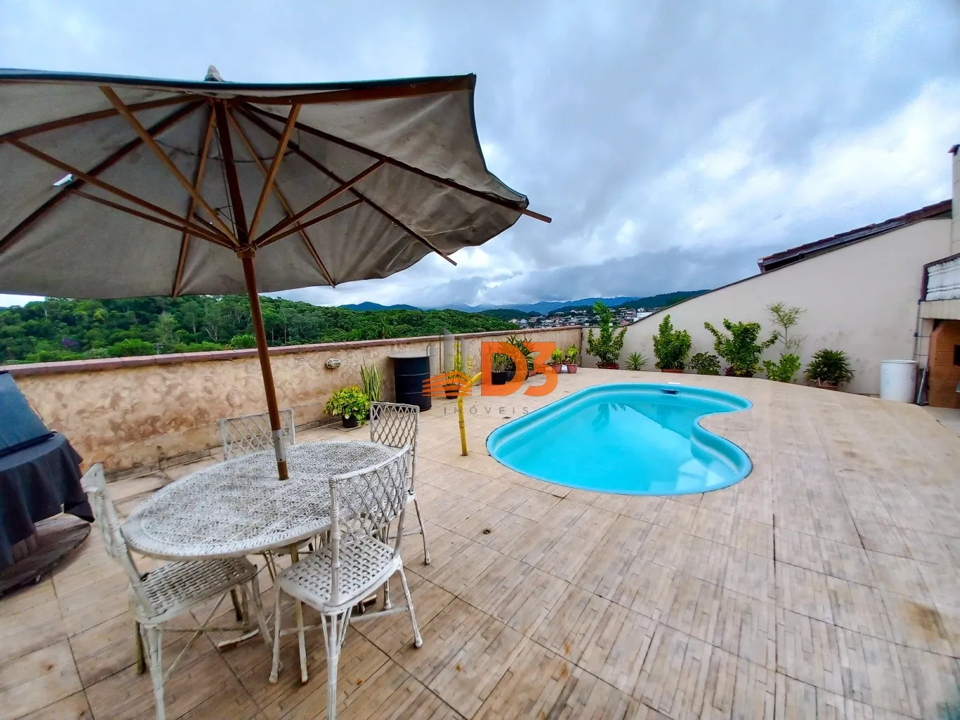 Casa com piscina no bairro Fortaleza - foto 1