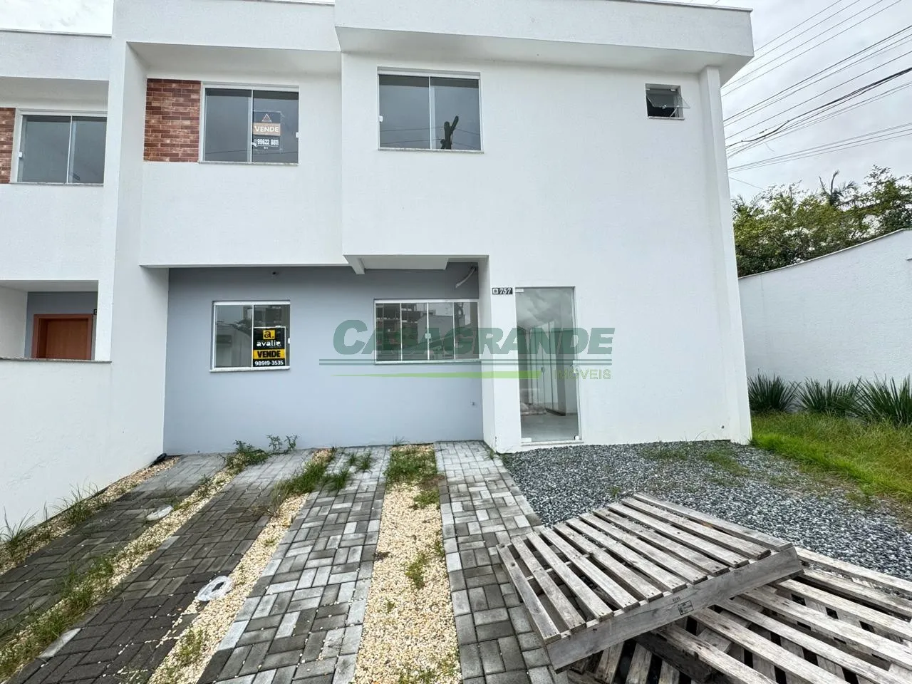Sobrado à Venda no Bairro Escola Agrícola - Excelente Oportunidade! - foto 1