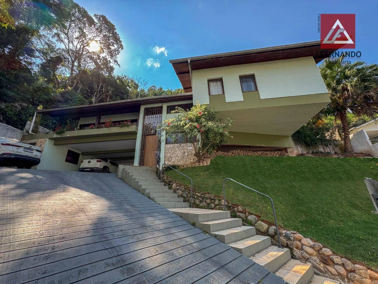 Casa com 3 dormitórios, sendo 1 suíte à venda, 360 m por R$ 1.990.000,00- Bom Retiro - Blumenau/SC - foto 1