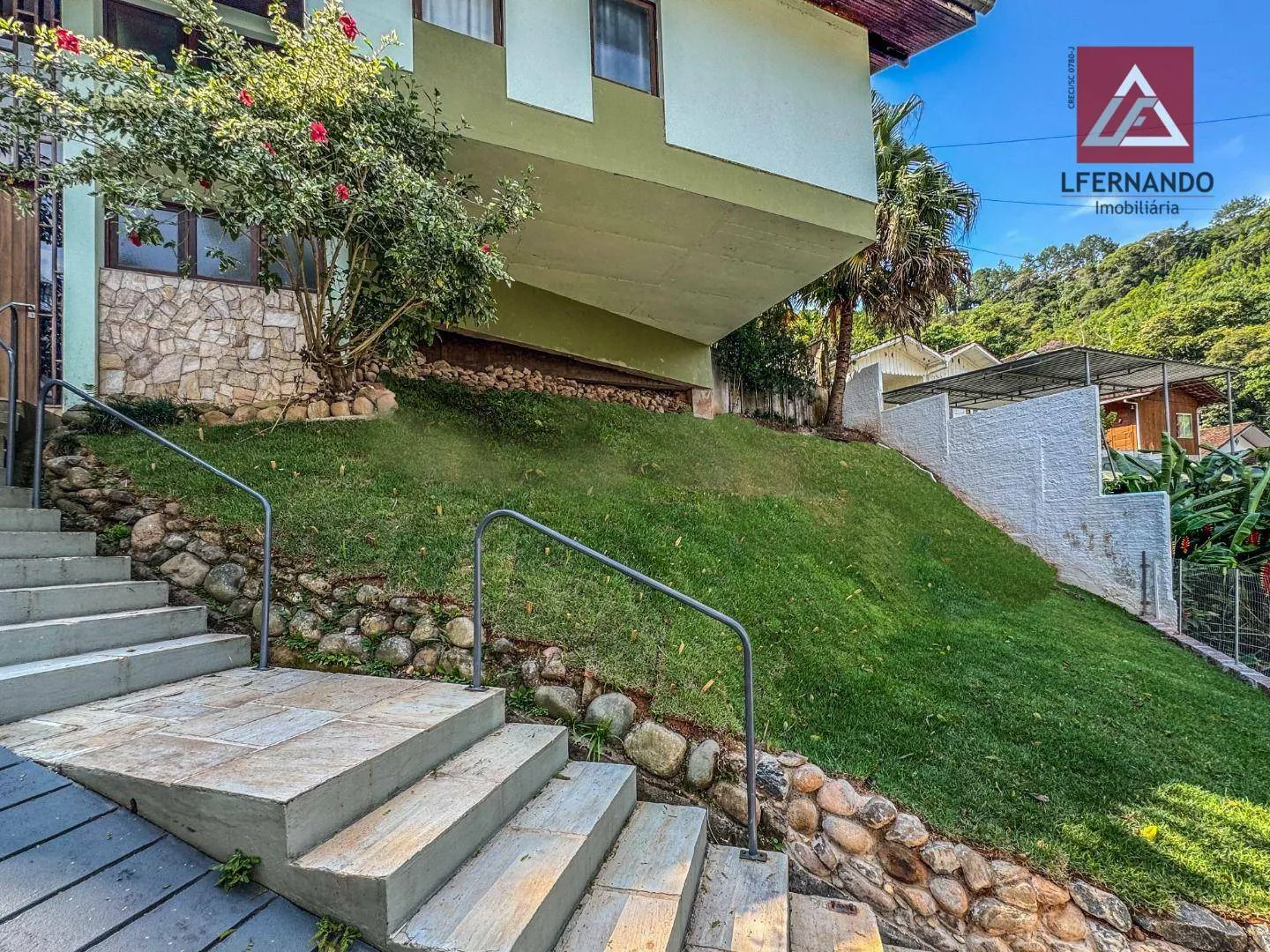 Casa com 3 dormitórios, sendo 1 suíte à venda, 360 m por R$ 1.990.000,00- Bom Retiro - Blumenau/SC — foto 2