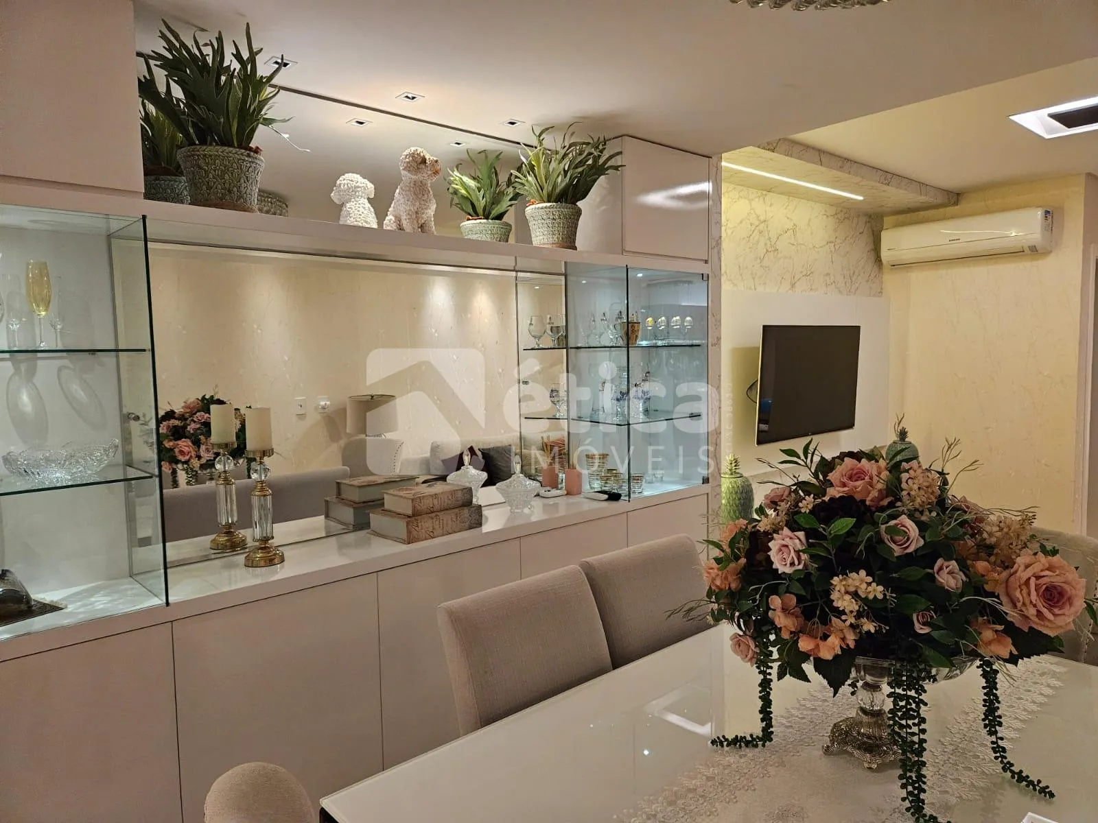 Lindo Apartamento com 02 Suítes 02 Demi Suítes, Semi Mobiliado em Balneário Camboriú SC - foto 1