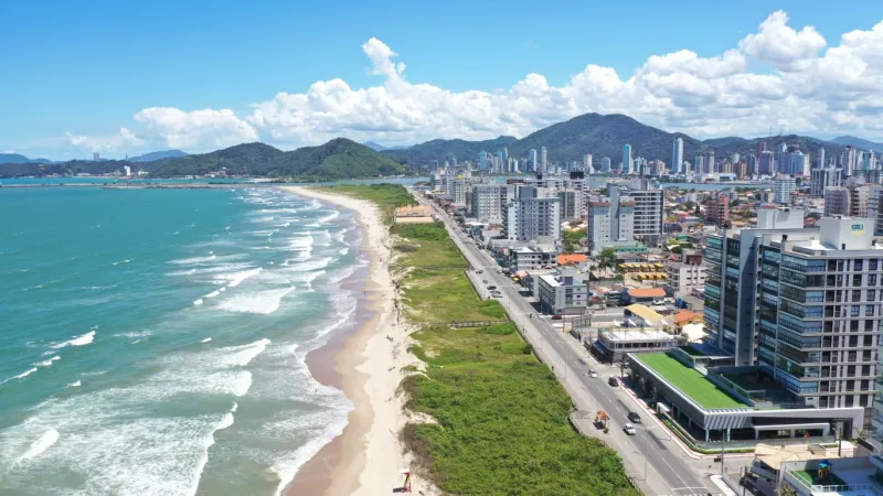 TERRENO FRENTE MAR NAVEGANTES - MEIA PRAIA - foto 1