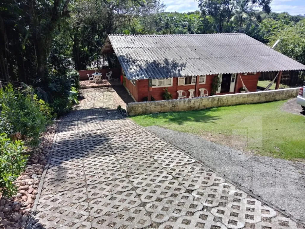 Casa com fundos para o Rio Itajaí-açu no Bairro Encano. - foto 1