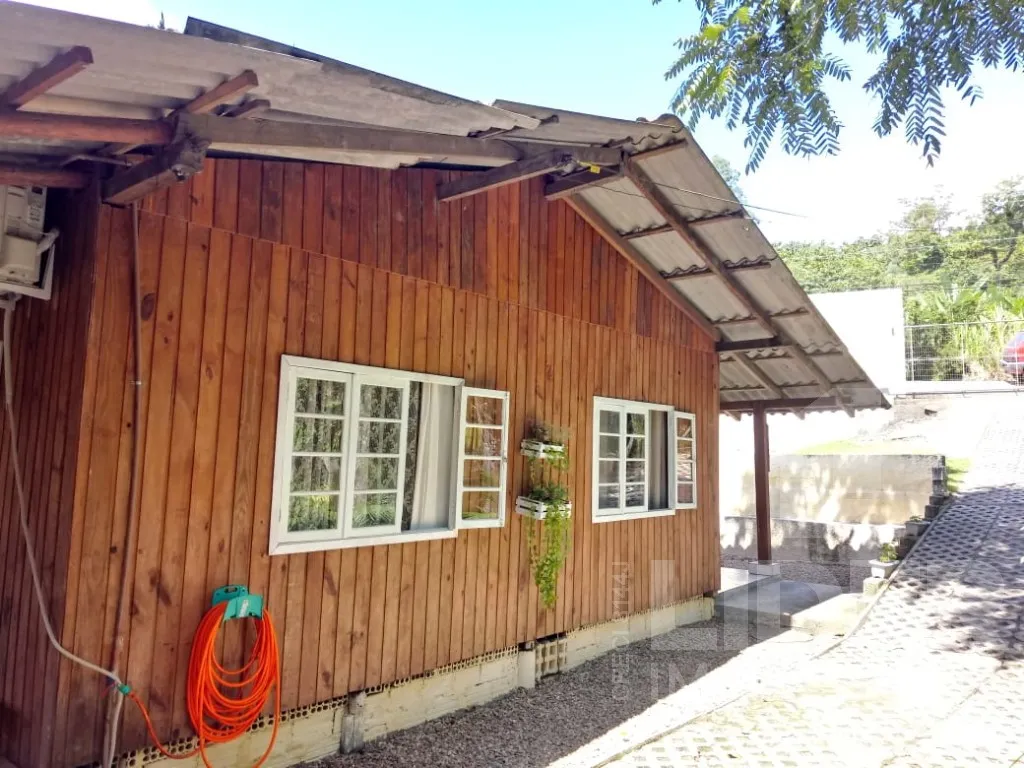 Casa com fundos para o Rio Itajaí-açu no Bairro Encano. — foto 4