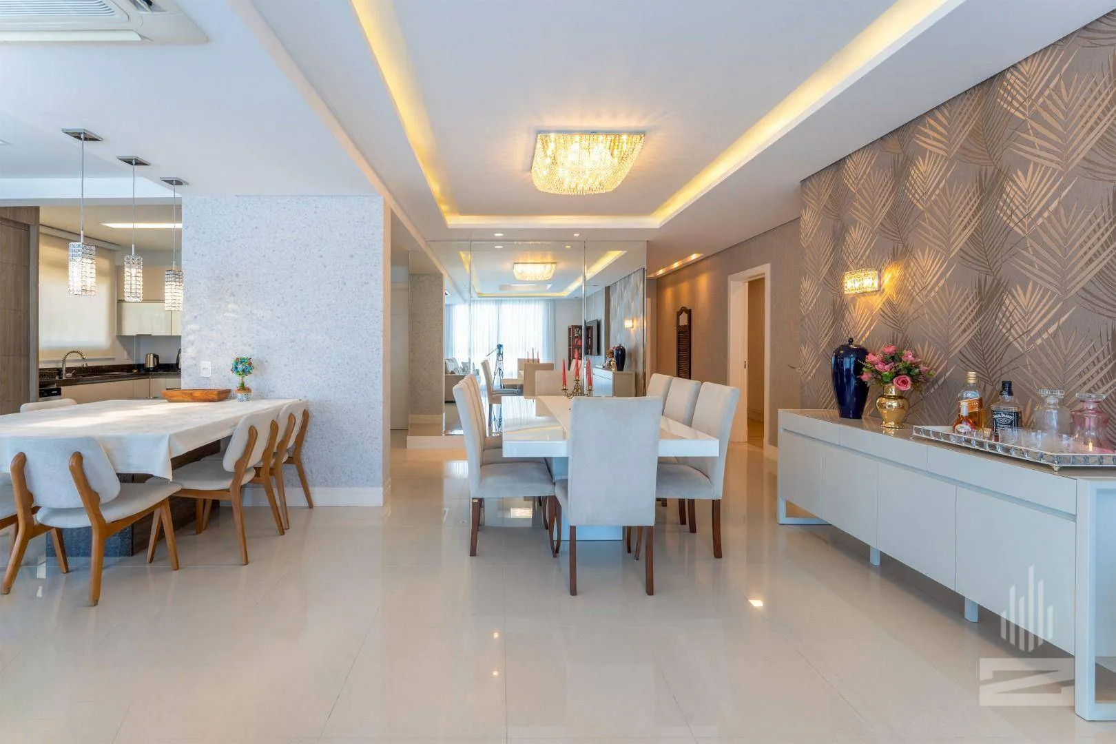 Lindo Apartamento à Venda com 3 Suítes e TOTALMENTE MOBILIADO no bairro Vila Nova em Blumenau - foto 1
