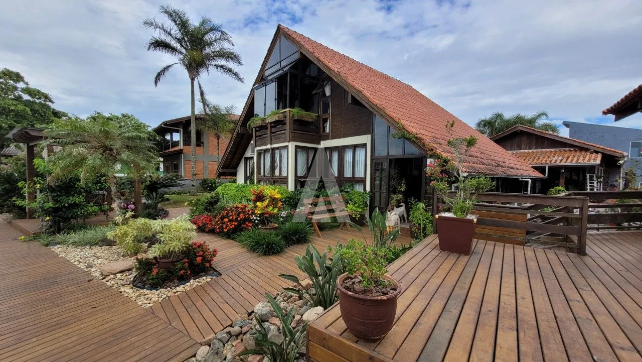 Sobrado com 1 suíte(s) mais 6 quarto(s) à venda no bairro Ubatuba em São Francisco Do Sul, por R$ 3.490.000.00. - foto 1