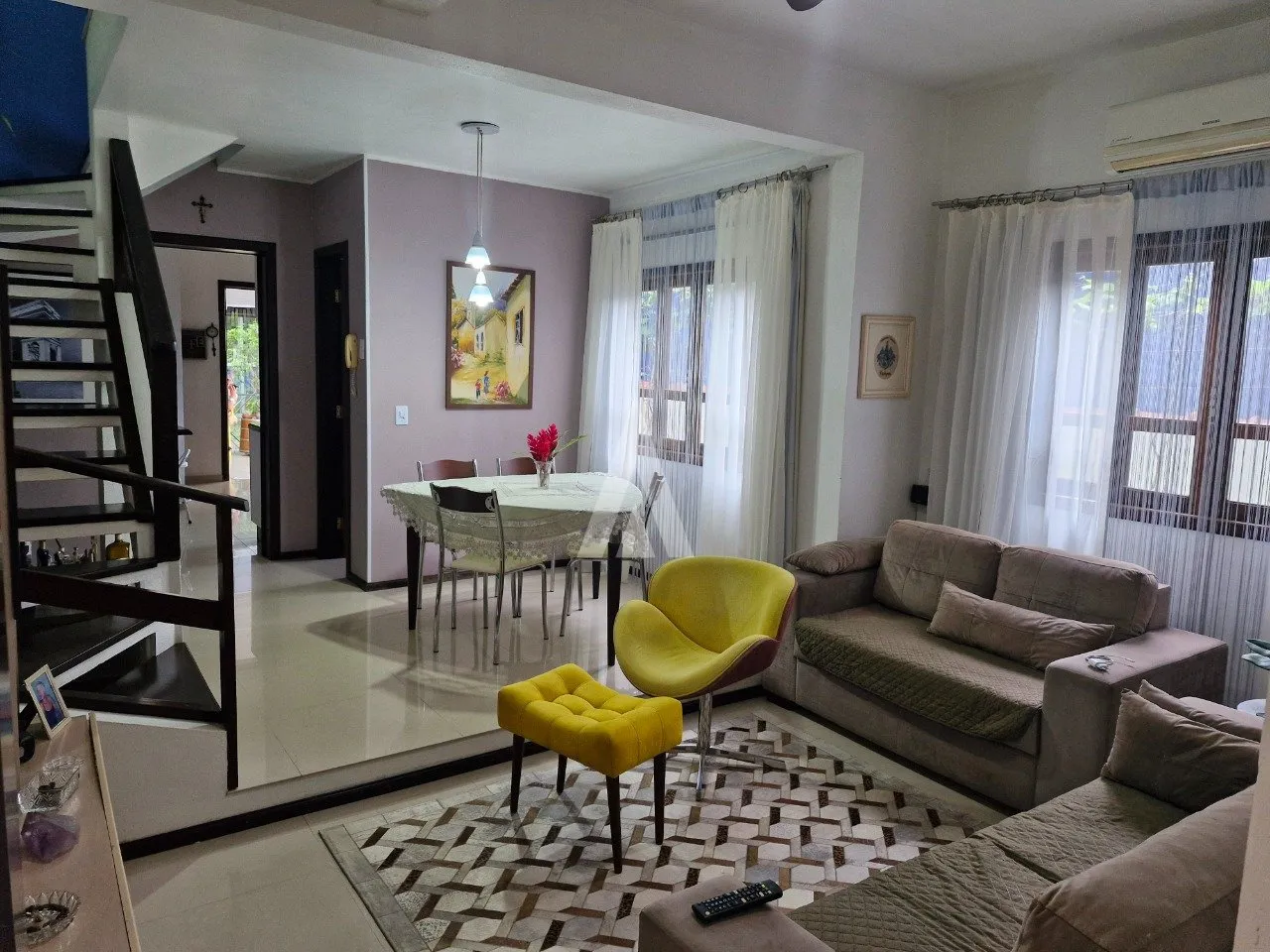 Sobrado Geminado com 1 suíte(s) mais 2 quarto(s) à venda no bairro Bom Retiro em Joinville, por R$ 750.000.00. — foto 2