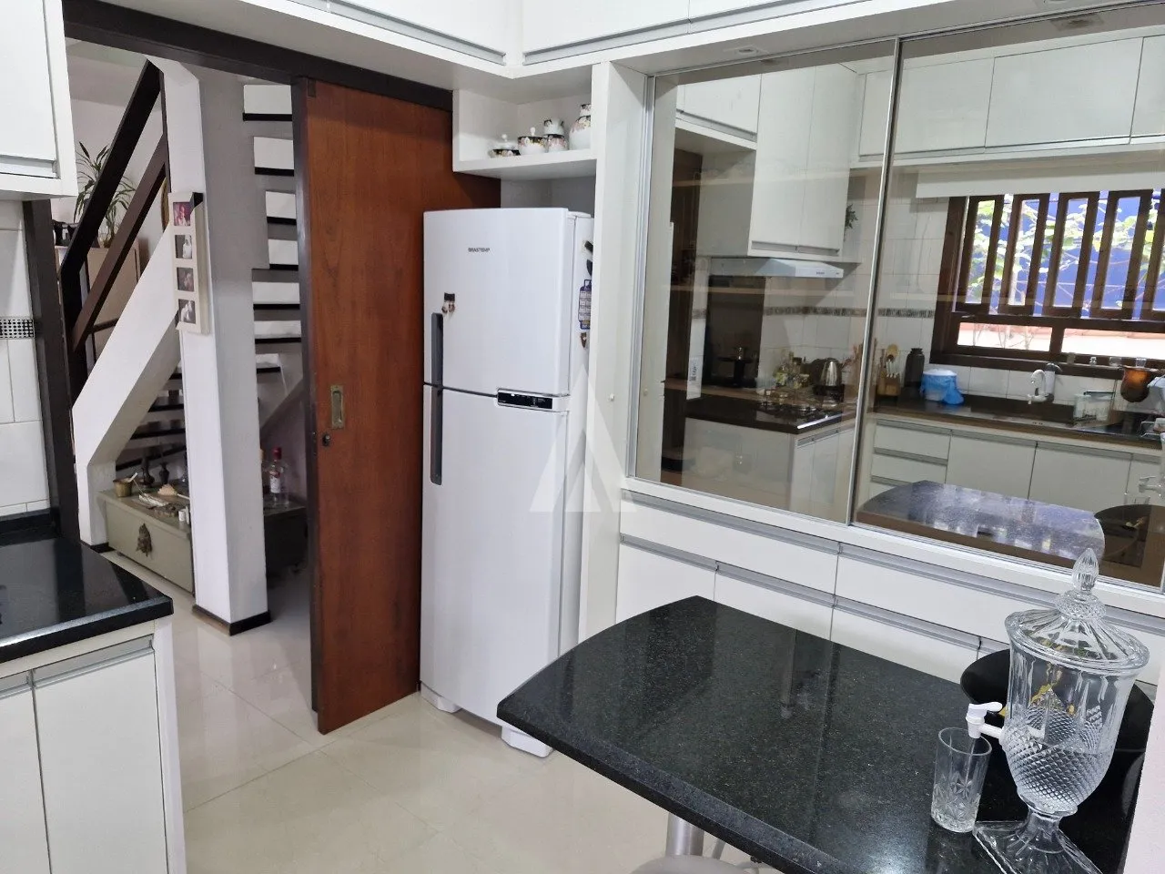 Sobrado Geminado com 1 suíte(s) mais 2 quarto(s) à venda no bairro Bom Retiro em Joinville, por R$ 750.000.00. — foto 4